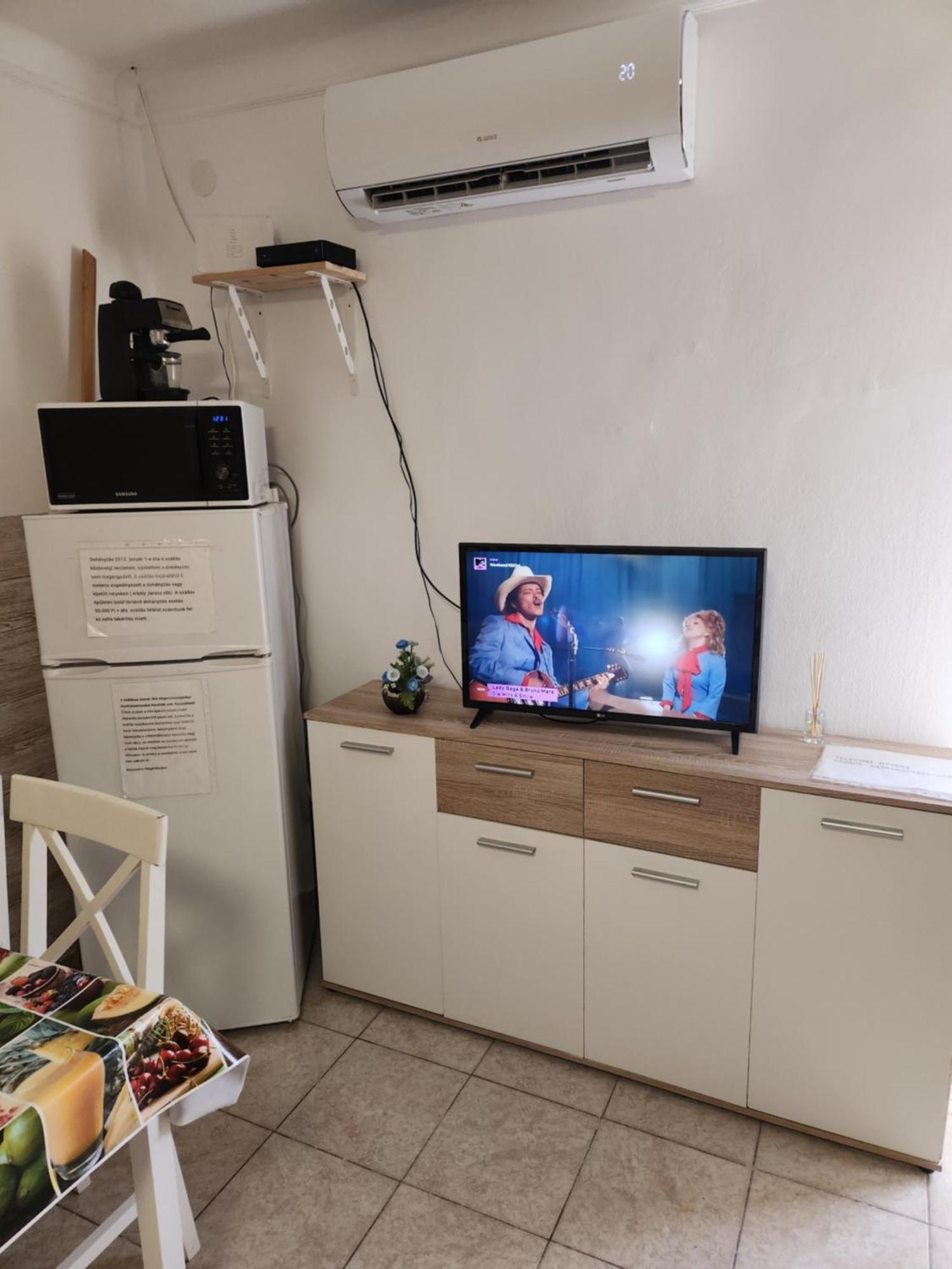 Orsi Apartman / Vendeghaz 케치케메트 외부 사진